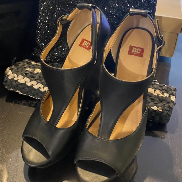 Beautiful Black sandal, wedge platform heel. - Picture 2 of 8